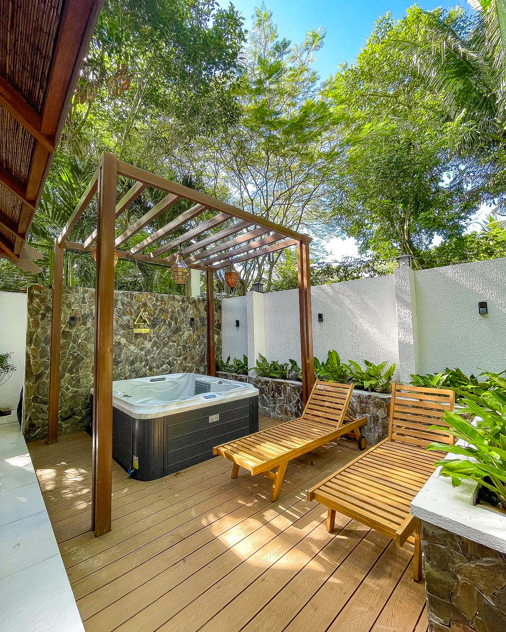 Jacuzzi lounge area